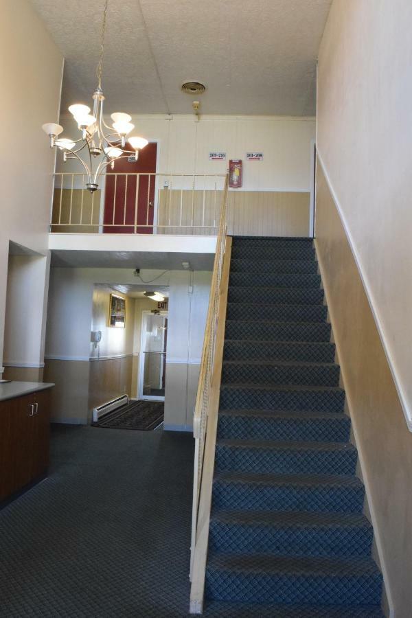 Budget Inn Ontario Ontario Center Экстерьер фото